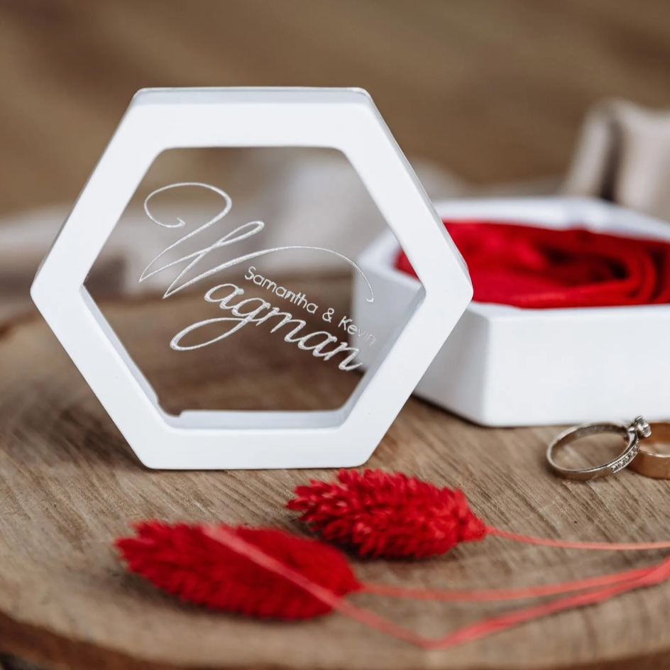 Шкатулка для обручок з дерева
Коробочка для пропозиції
Дерев`яні коробочки для обручок