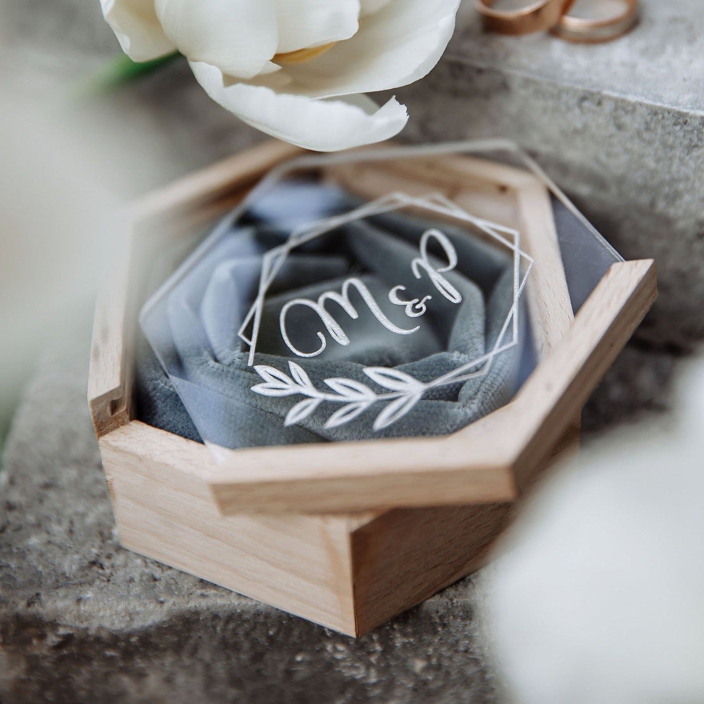 Шкатулка для обручок з дерева