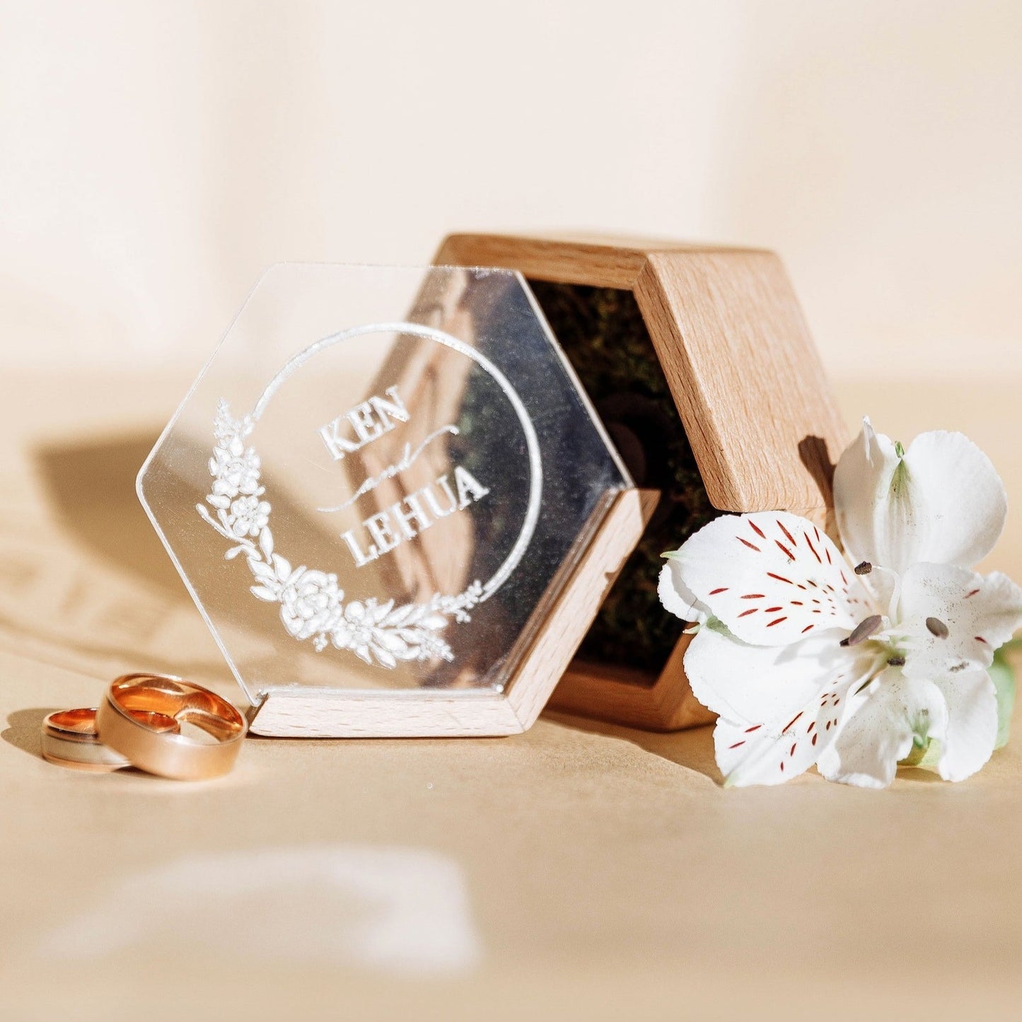 Compact box for wedding rings ∙ Hexagon BEIGE