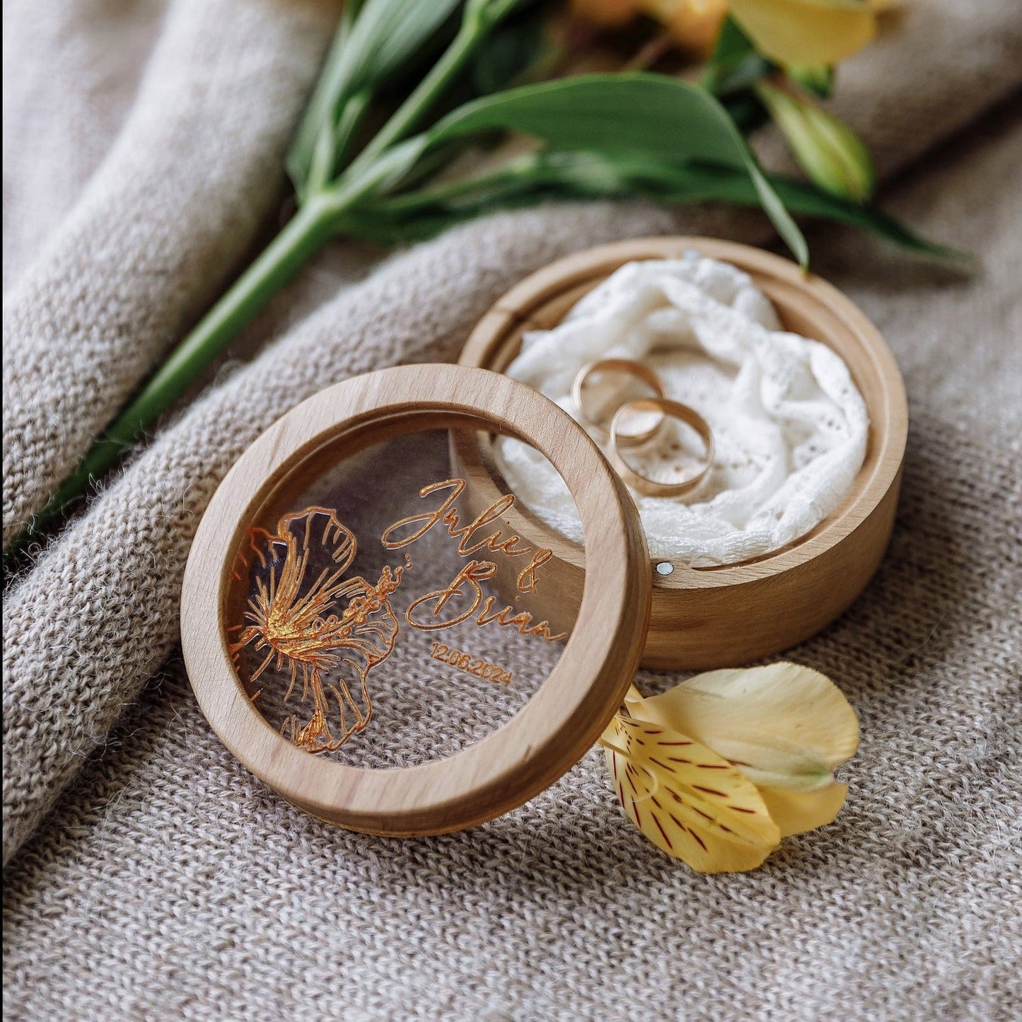 Дерев`яні коробочки для обручок