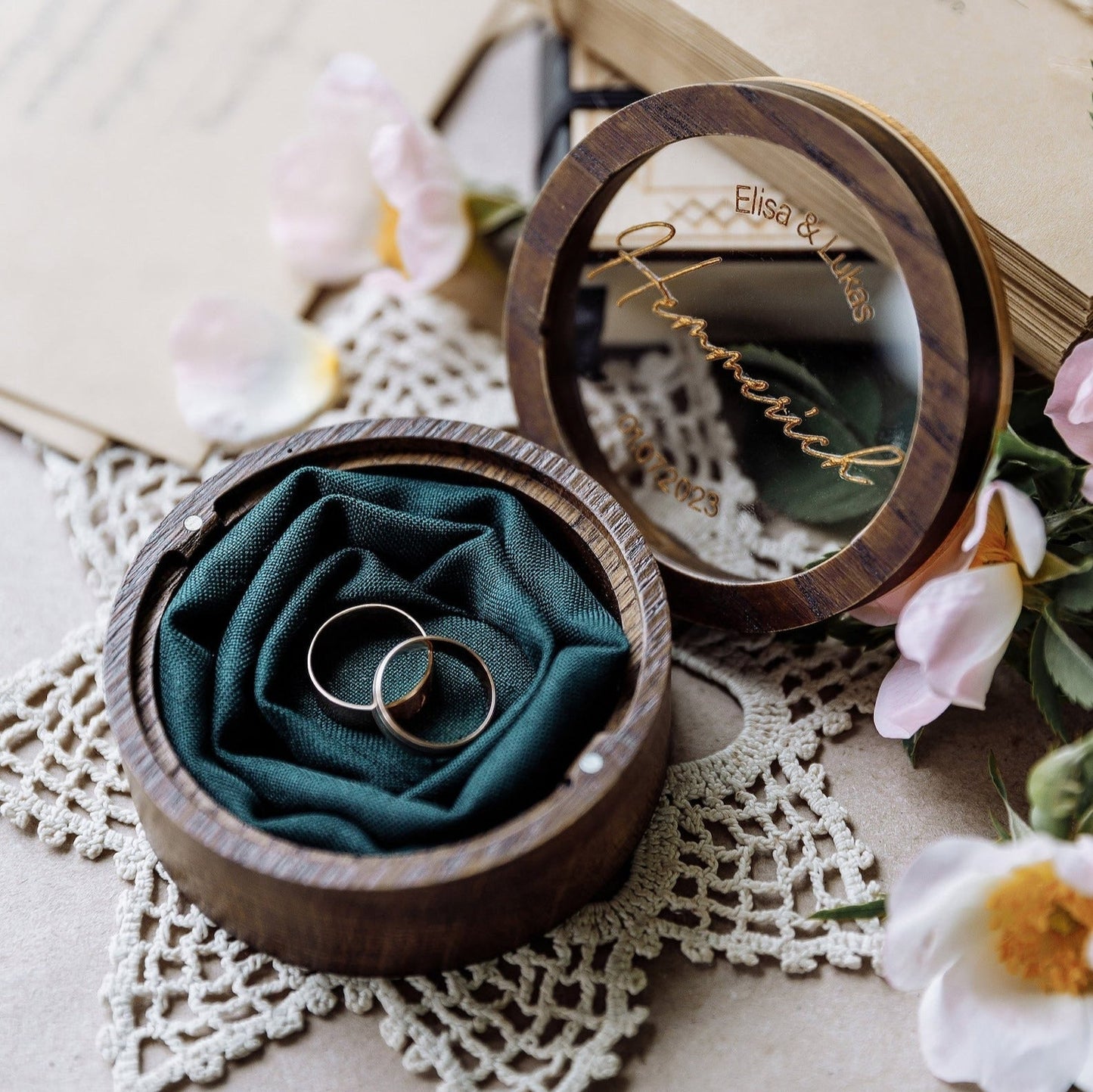 Весільна скринька для обручок