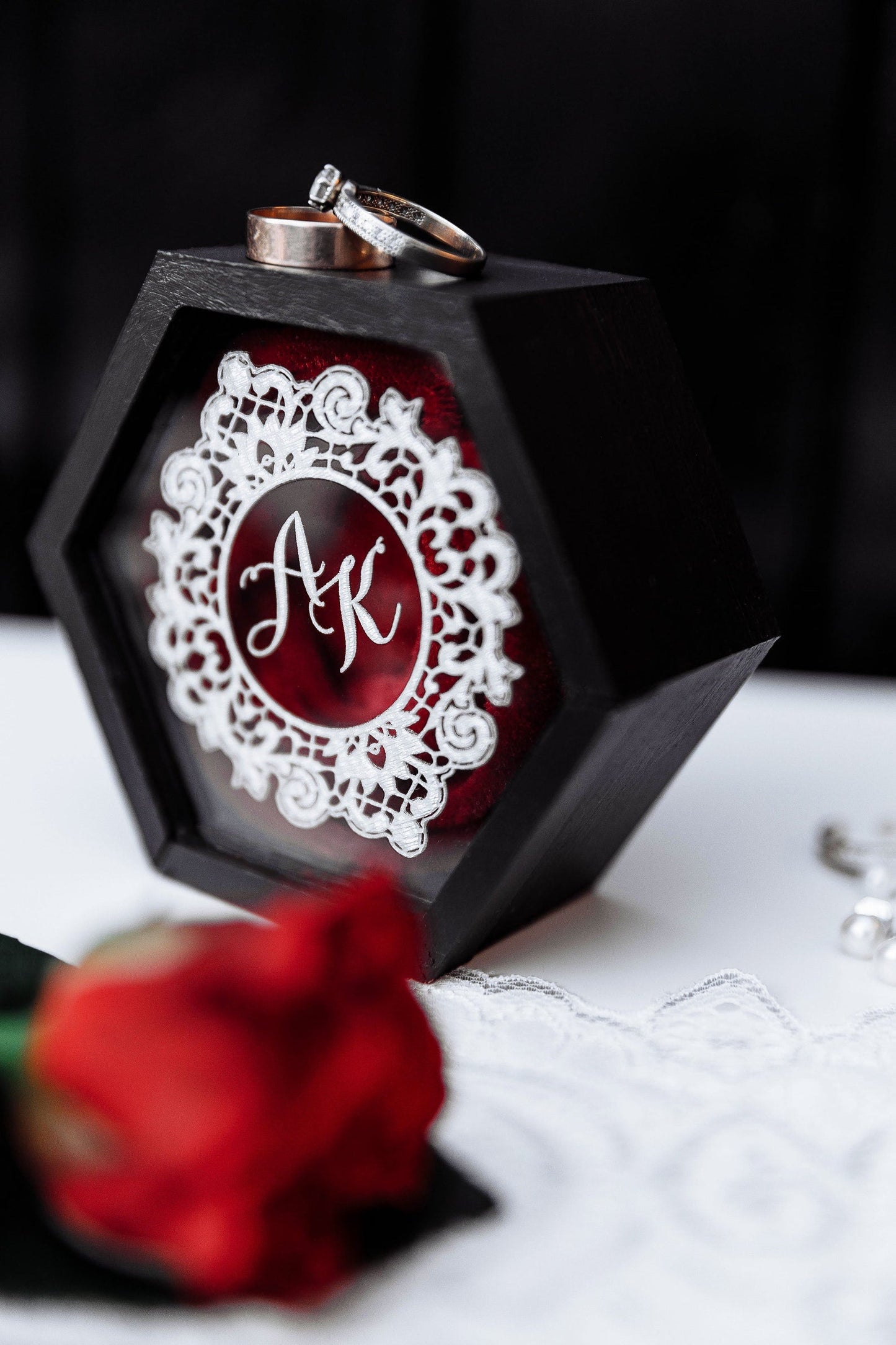 Große Schachtel für Eheringe ∙ Hexagon SCHWARZ