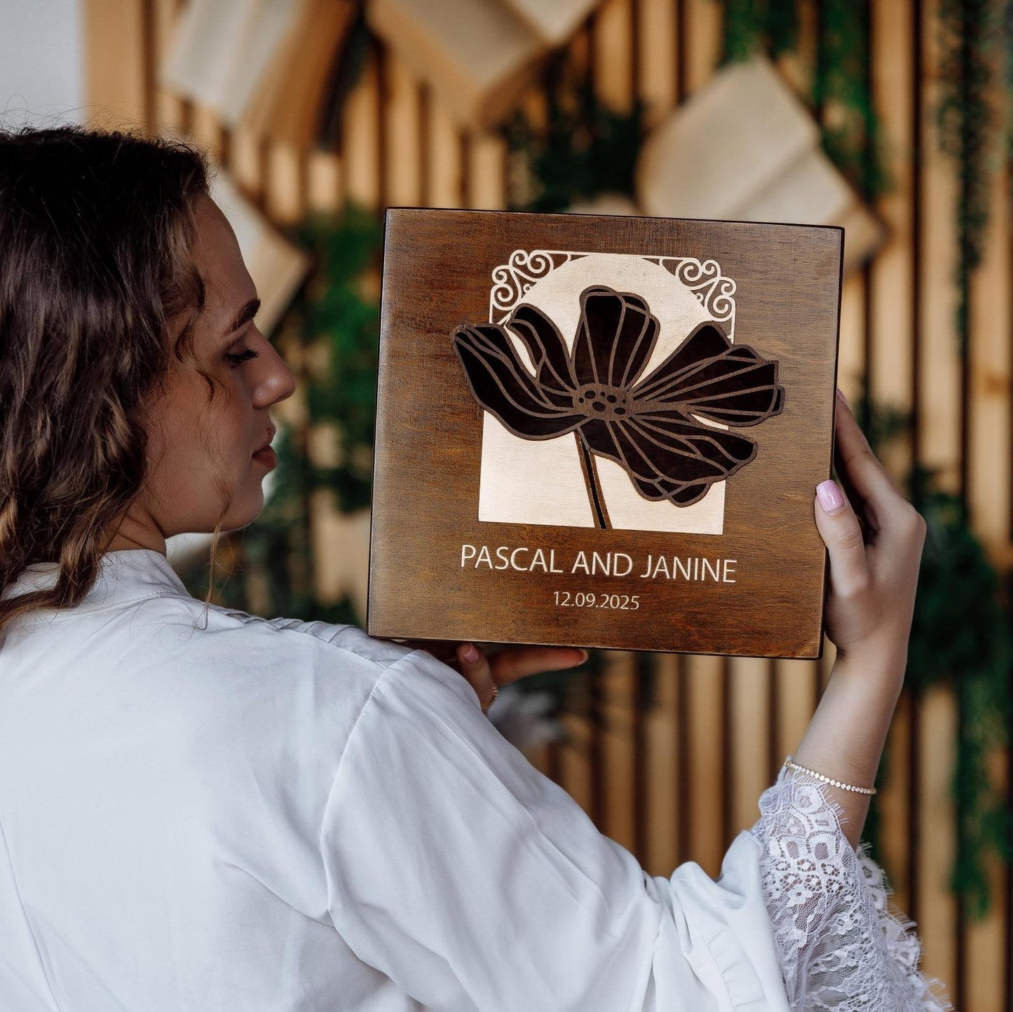 дерев’яний сундук для денег
сімейний бюджет
меморі бокс
Весільна атрибутика
Все необхідне для наречених