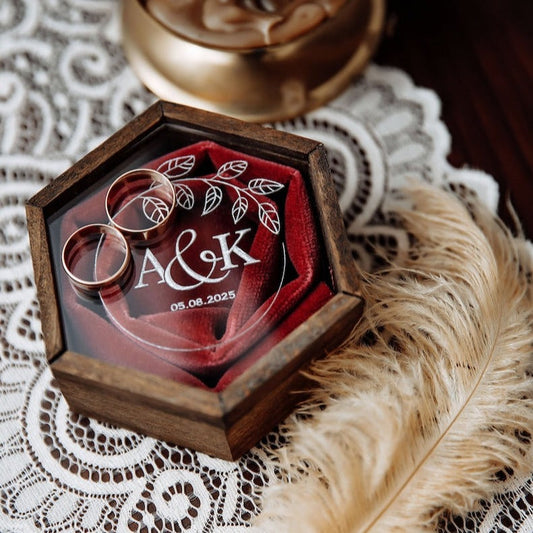 Шкатулка для обручок з дерева