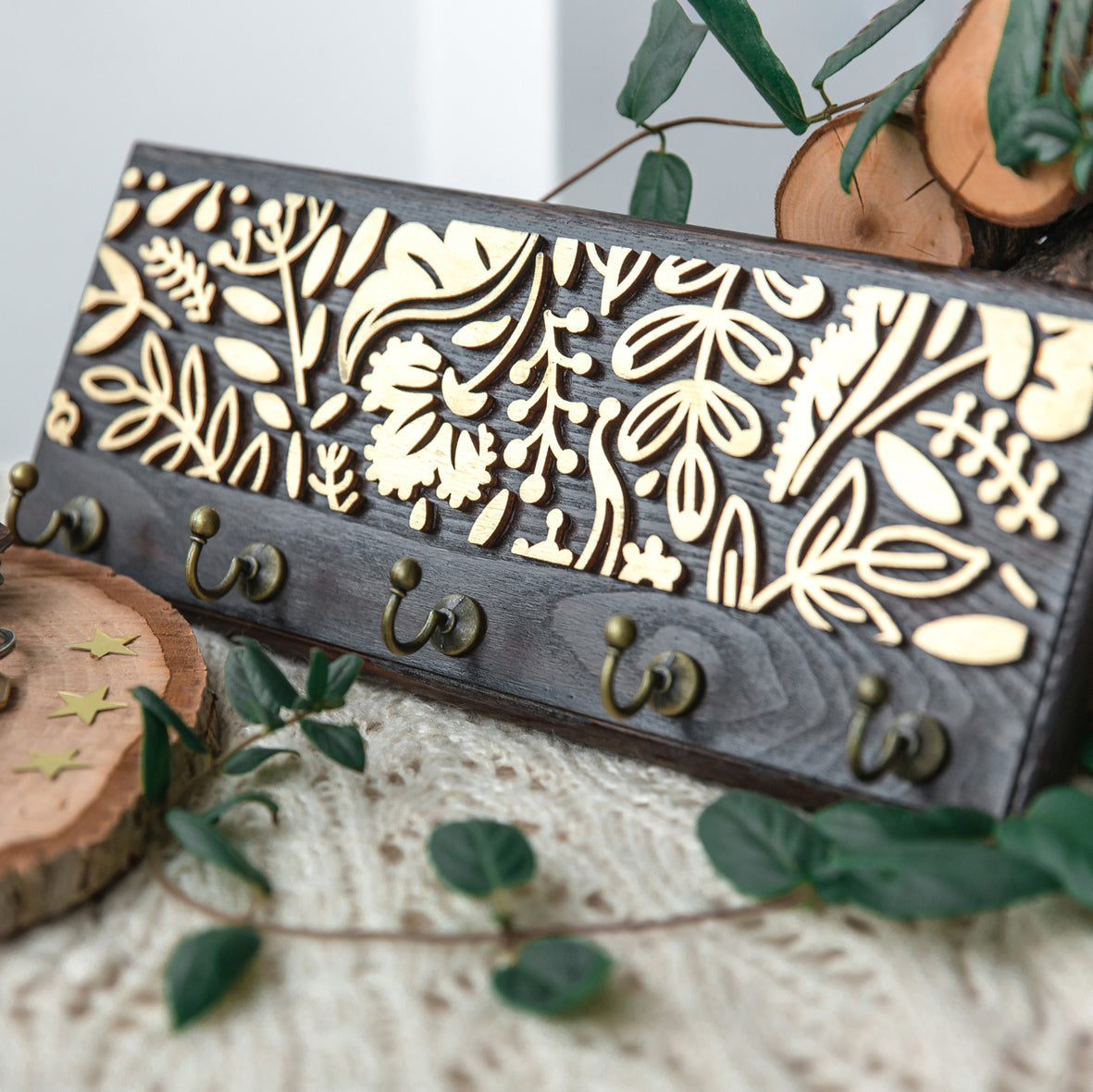 ключниця дерев'яна
Дерев’яний тримач для ключів
Вішалка для ключів