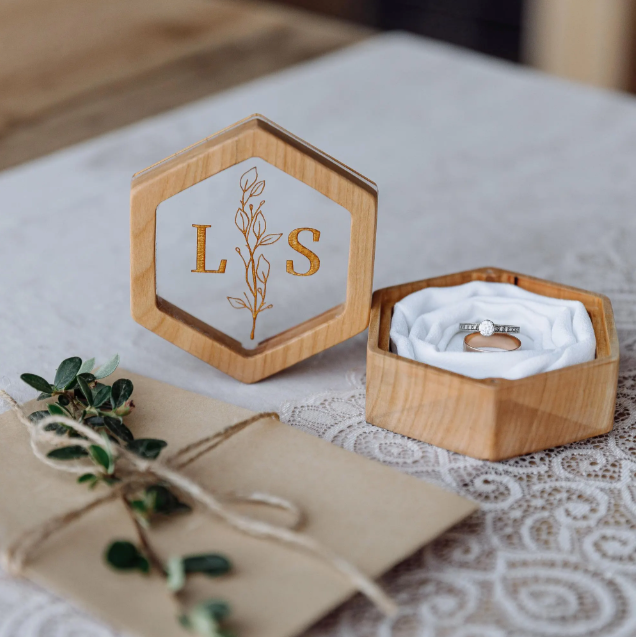 Wedding ring box with magnets ∙ Hexagon BEIGE