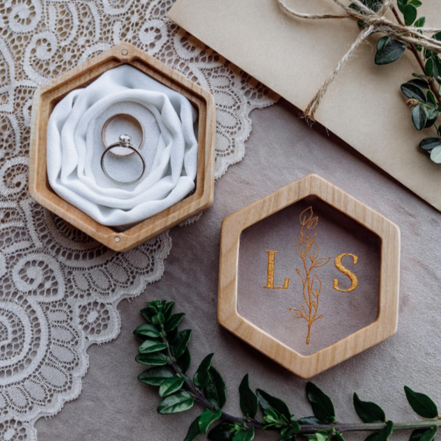 Wedding ring box with magnets ∙ Hexagon BEIGE