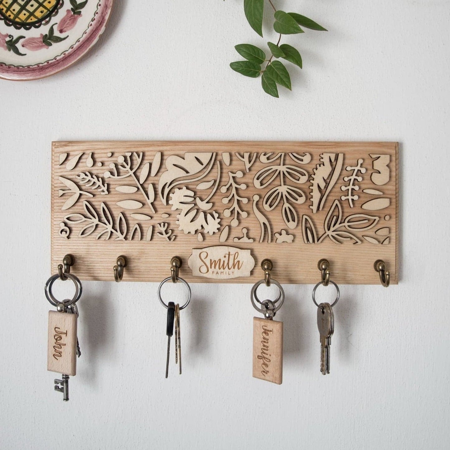 Ключниця настінна з прізвищем
ящики для ключів
ключниця, в коридор
Настінна ключниця
