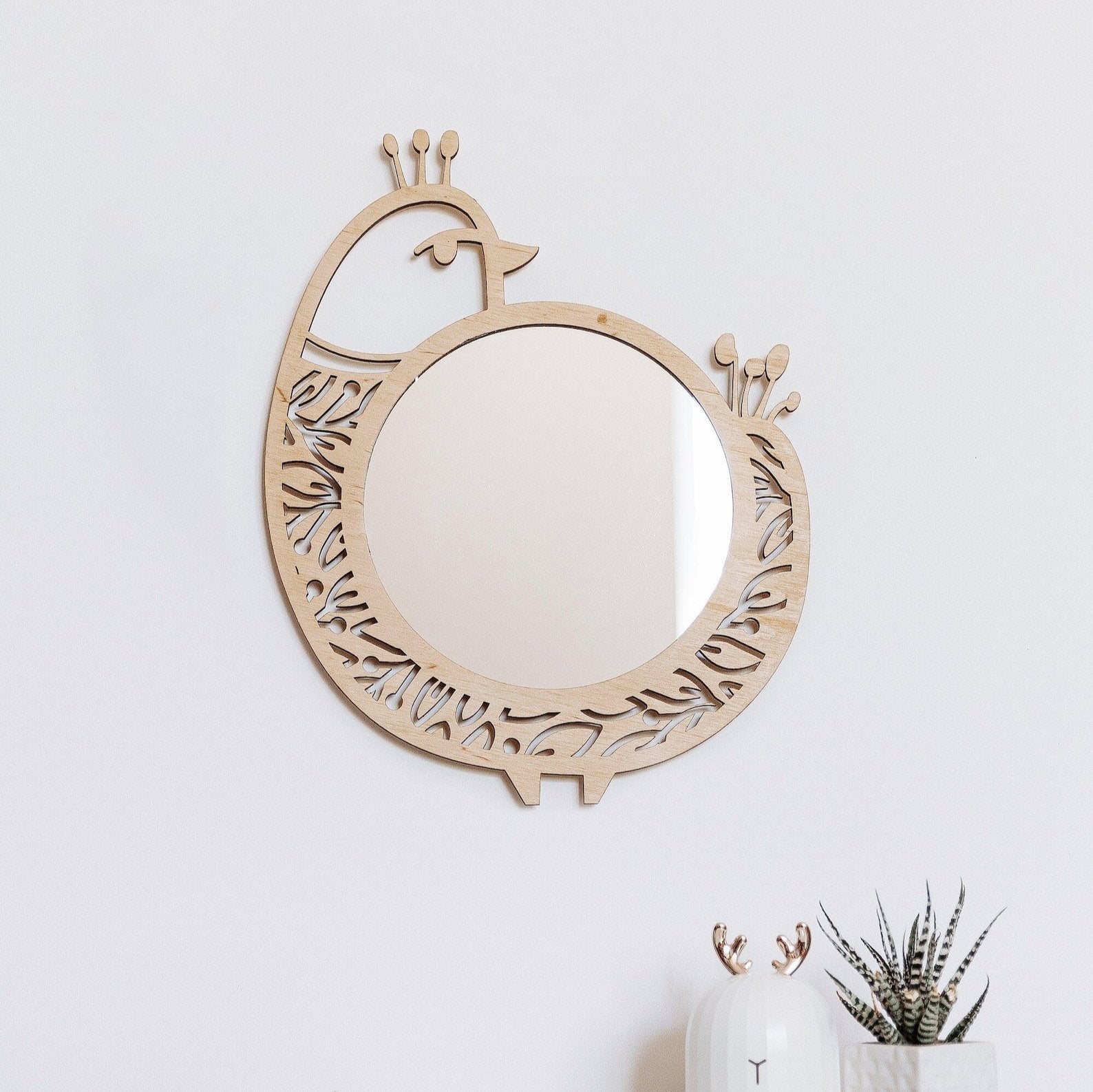 декоративне дзеркало, 
Дзеркала з декоративними 
елементами, 
дзеркало у вітальню,
 Дзеркала для вітальні,
дзеркало у спальню, 
дзеркало в дерев'яній рамі, 